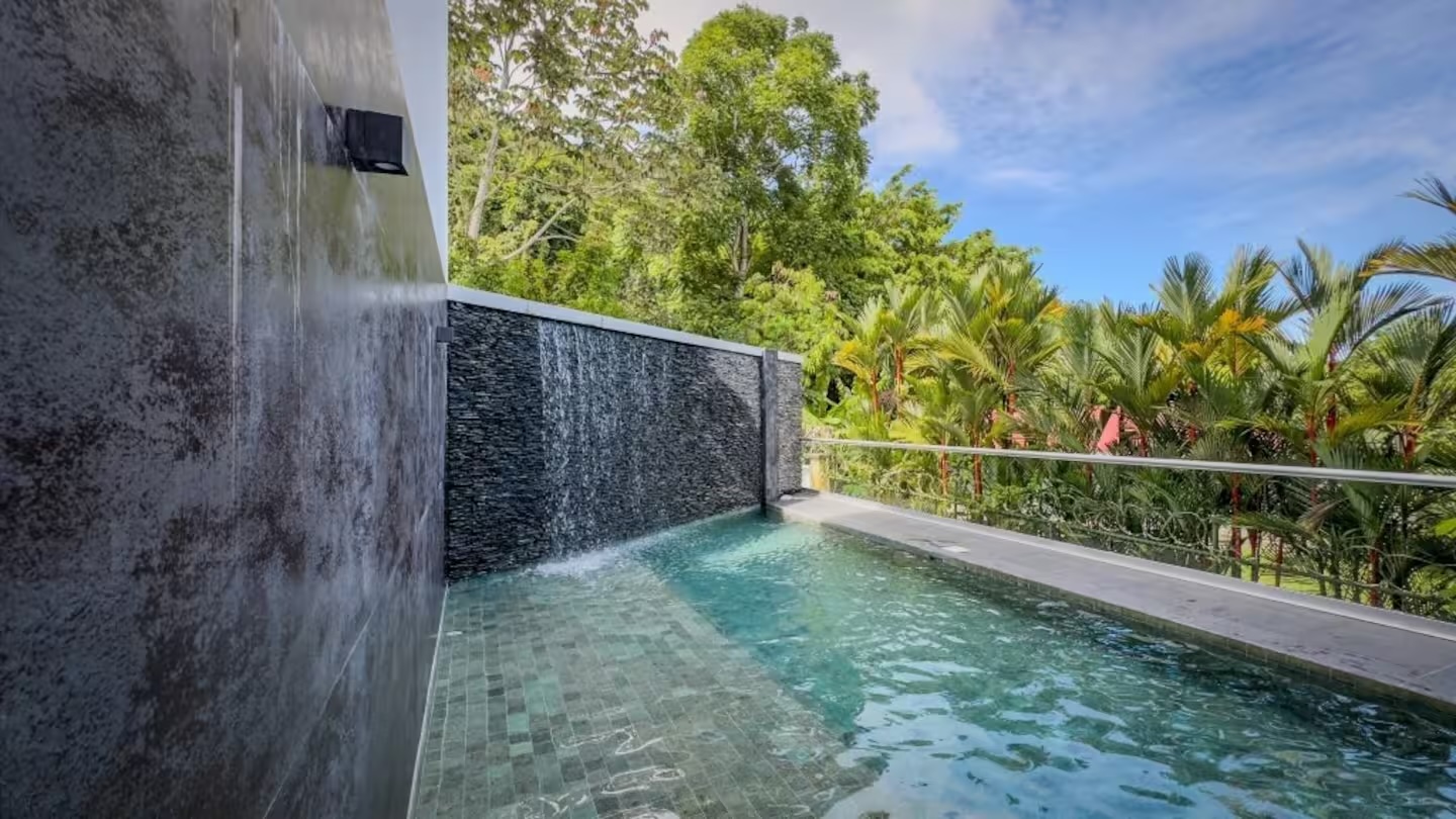Pool waterfall